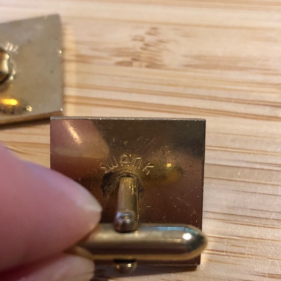 2 sets of cuff links - 1 Swank set - Picture 3 of 8